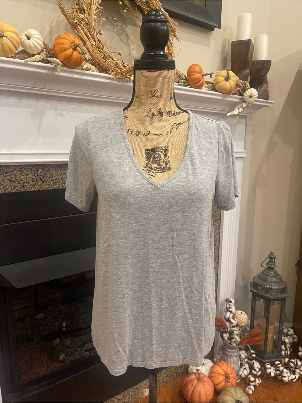 Old Navy Women's V-neck Short Sleeve Gray T-Shirt Small